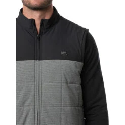 TravisMathew Zappers Mens Golf Vest -Golf Sales Store 22675 BLACK0BLK 2 faf82634 c6d2 4607 a710 67449e3ba44c
